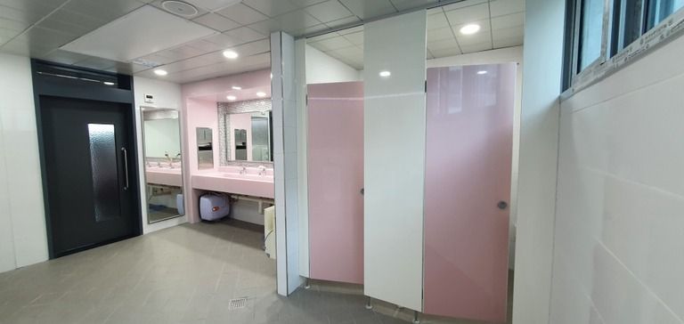 연북중 화장실 칸막이