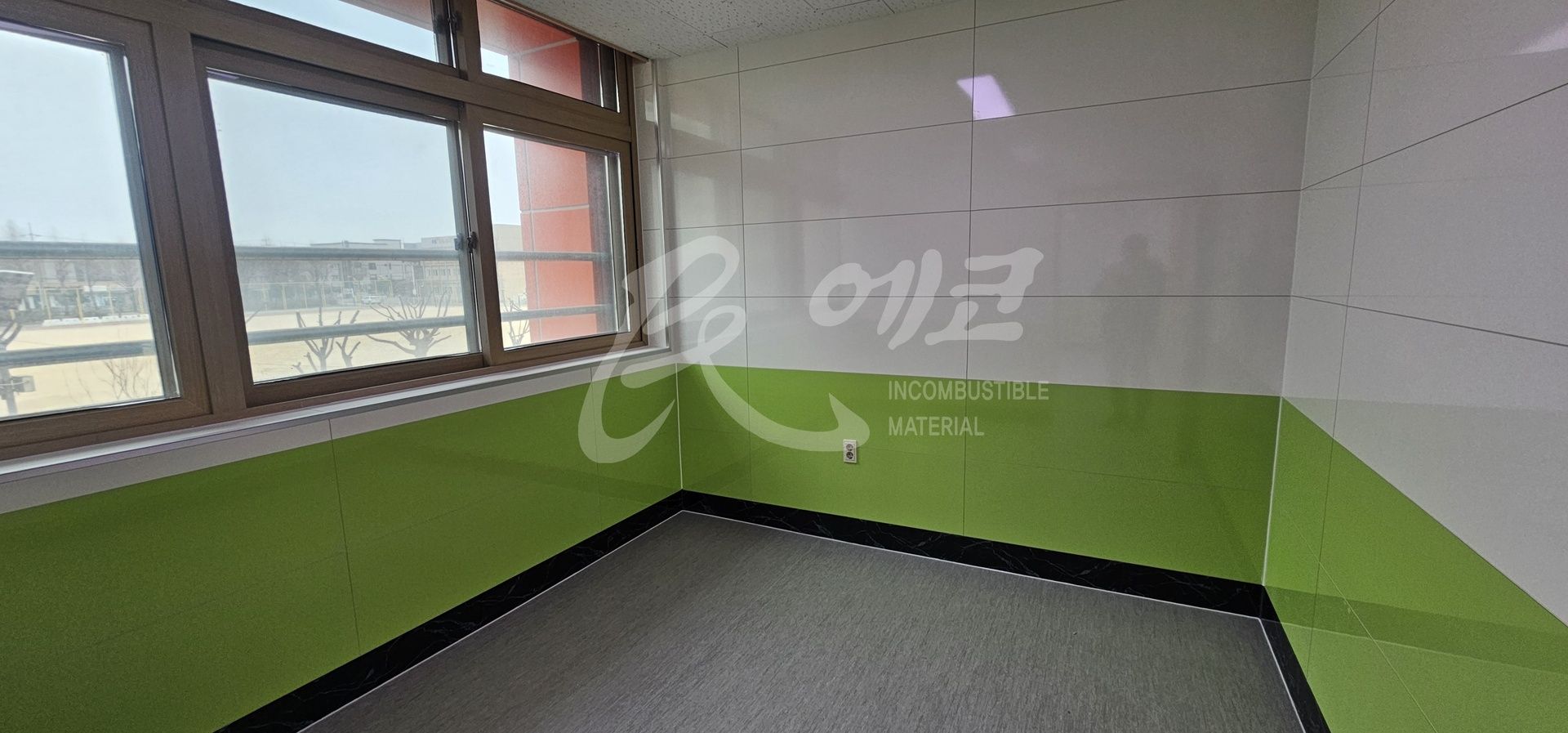 사동초등학교 바닥재